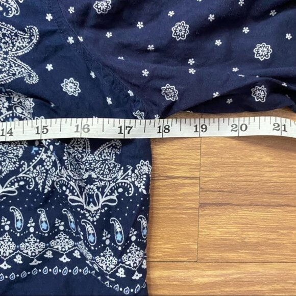 Old Navy Womens Button Down Navy Paisley Shirt M - Picture 4 of 8